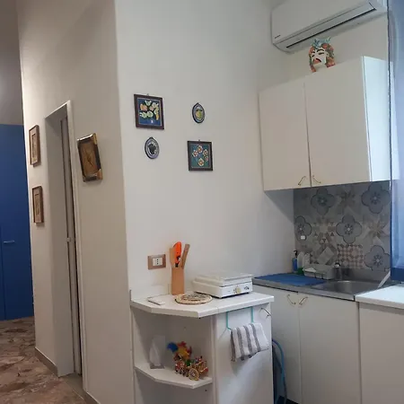 Aa Central Station Guest house *